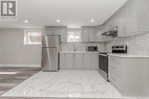 62 Elgin Drive, Brampton, ON - Indoor Photo Showing Kitchen With Upgraded Kitchen