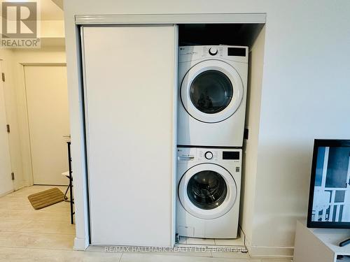 1607 - 30 Ordnance Street, Toronto, ON - Indoor Photo Showing Laundry Room