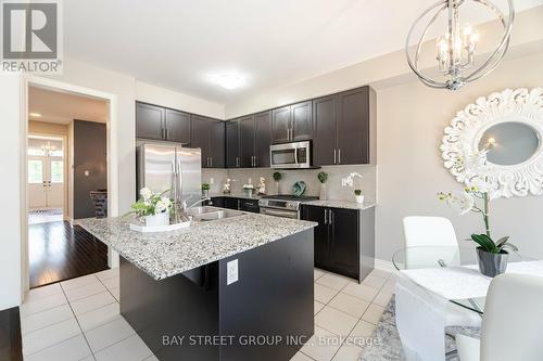 27 Dunedin Drive, Vaughan, ON - Indoor Photo Showing Kitchen With Double Sink With Upgraded Kitchen