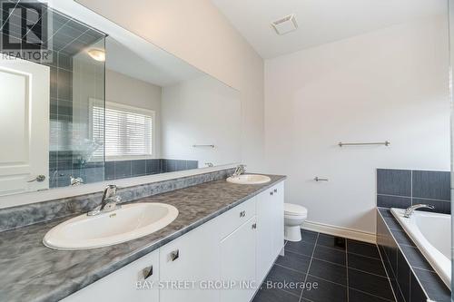 27 Dunedin Drive, Vaughan, ON - Indoor Photo Showing Bathroom