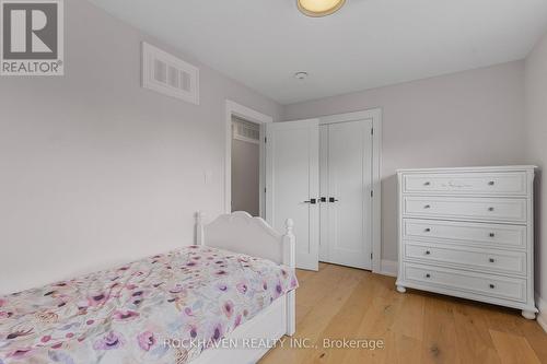 155 Grove Park Drive, Burlington, ON - Indoor Photo Showing Bedroom