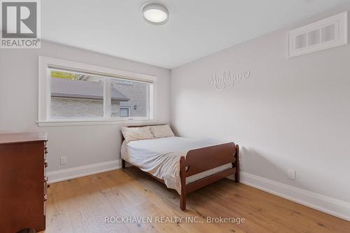 155 Grove Park Drive, Burlington, ON - Indoor Photo Showing Bedroom