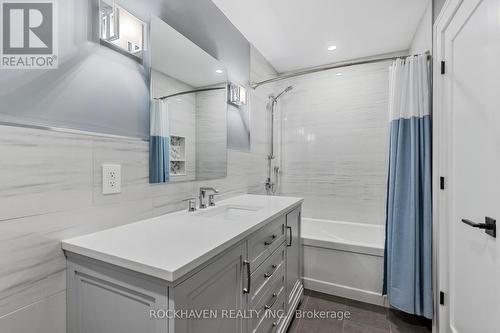 155 Grove Park Drive, Burlington, ON - Indoor Photo Showing Bathroom