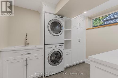 155 Grove Park Drive, Burlington, ON - Indoor Photo Showing Laundry Room