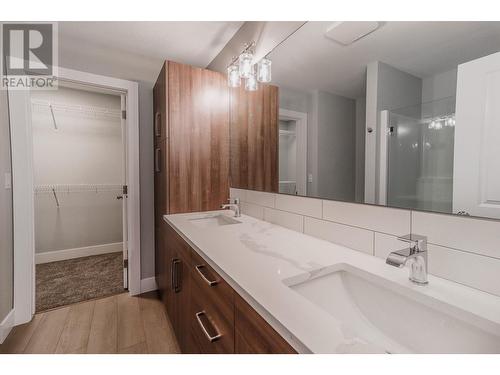 105 Corral Boulevard, Cranbrook, BC - Indoor Photo Showing Bathroom