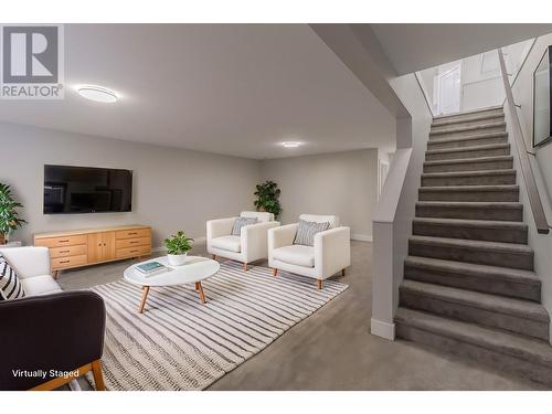 105 Corral Boulevard, Cranbrook, BC - Indoor Photo Showing Living Room