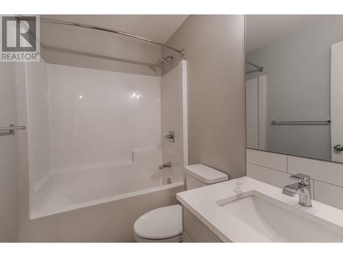 105 Corral Boulevard, Cranbrook, BC - Indoor Photo Showing Bathroom