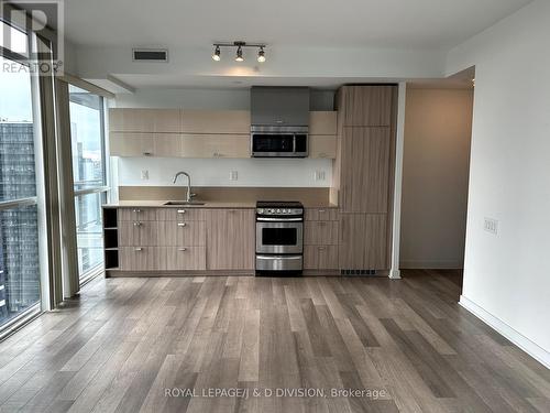 2611 - 290 Adelaide Street W, Toronto, ON - Indoor Photo Showing Kitchen