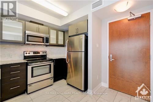 2304 - 195 Besserer Street, Ottawa, ON - Indoor Photo Showing Kitchen