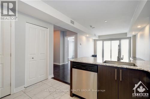 2304 - 195 Besserer Street, Ottawa, ON - Indoor Photo Showing Kitchen