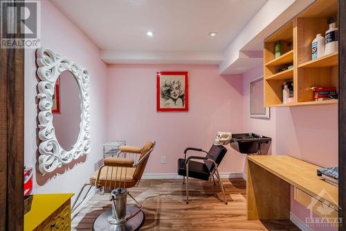 Salon - 420 Meadowhawk Crescent, Ottawa, ON - Indoor