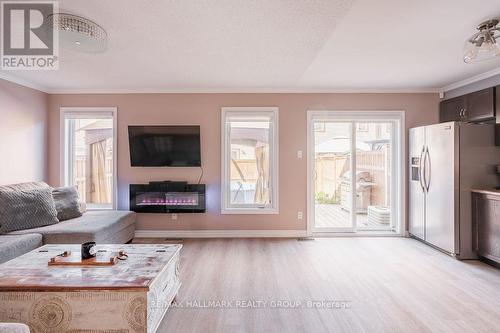 420 Meadowhawk Crescent, Ottawa, ON - Indoor Photo Showing Living Room