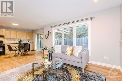 122 Whernside Terrace, Kanata, ON - Indoor Photo Showing Living Room