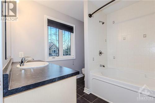 122 Whernside Terrace, Kanata, ON - Indoor Photo Showing Bathroom