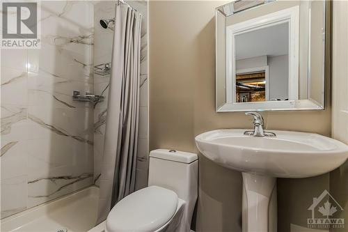 122 Whernside Terrace, Kanata, ON - Indoor Photo Showing Bathroom