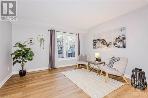 122 Whernside Terrace, Kanata, ON - Indoor Photo Showing Living Room