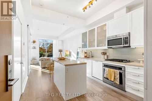 308 - 66 Kippendavie Avenue, Toronto (The Beaches), ON - Indoor Photo Showing Kitchen With Upgraded Kitchen