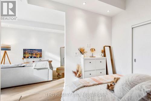 308 - 66 Kippendavie Avenue, Toronto (The Beaches), ON - Indoor Photo Showing Bedroom