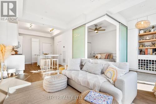 308 - 66 Kippendavie Avenue, Toronto (The Beaches), ON - Indoor Photo Showing Living Room