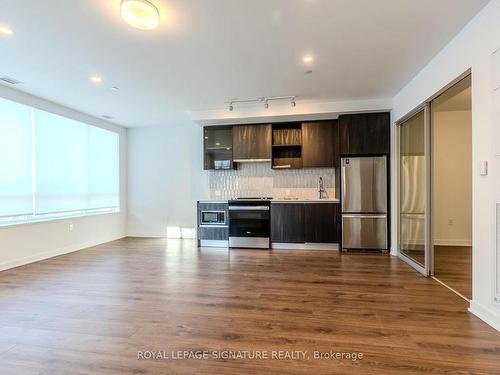 233-395 Dundas St W, Oakville, ON - Indoor Photo Showing Kitchen With Stainless Steel Kitchen