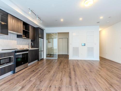 233-395 Dundas St W, Oakville, ON - Indoor Photo Showing Kitchen With Stainless Steel Kitchen With Upgraded Kitchen