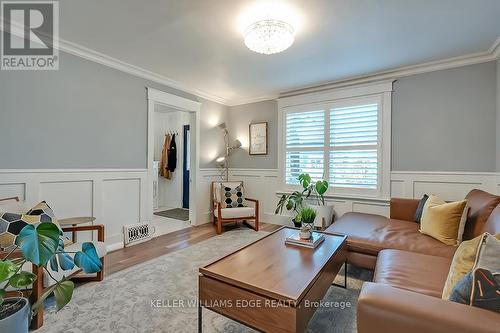 28 Roxborough Avenue, Hamilton, ON - Indoor Photo Showing Living Room