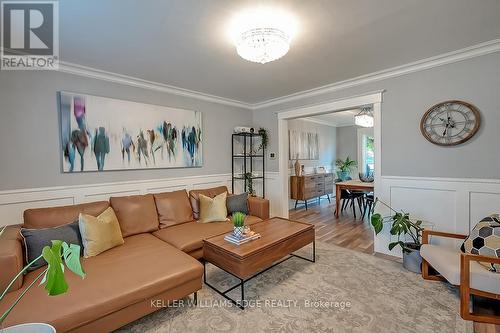 28 Roxborough Avenue, Hamilton, ON - Indoor Photo Showing Living Room