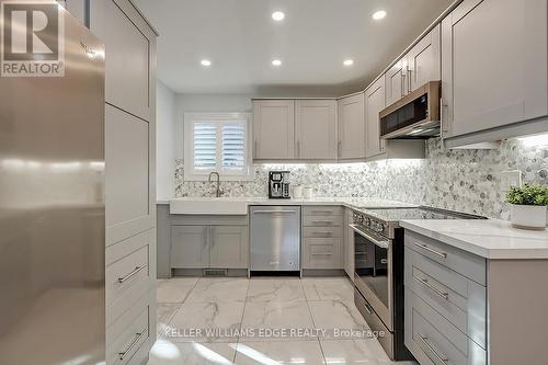 28 Roxborough Avenue, Hamilton, ON - Indoor Photo Showing Kitchen With Upgraded Kitchen