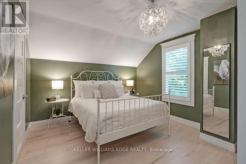 28 Roxborough Avenue, Hamilton, ON - Indoor Photo Showing Bedroom