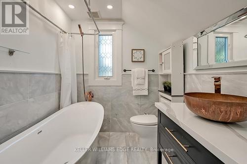 28 Roxborough Avenue, Hamilton, ON - Indoor Photo Showing Bathroom