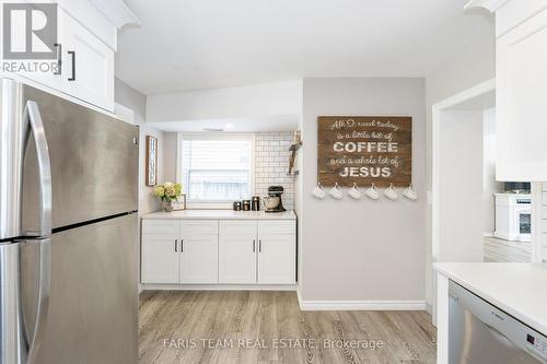 131 Rodney Street, Collingwood, ON - Indoor Photo Showing Kitchen