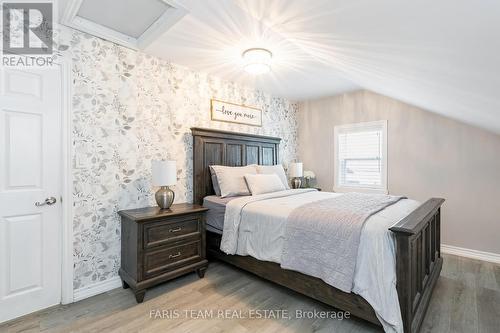 131 Rodney Street, Collingwood, ON - Indoor Photo Showing Bedroom