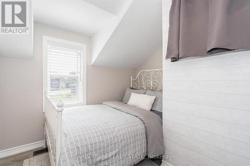 131 Rodney Street, Collingwood, ON - Indoor Photo Showing Bedroom