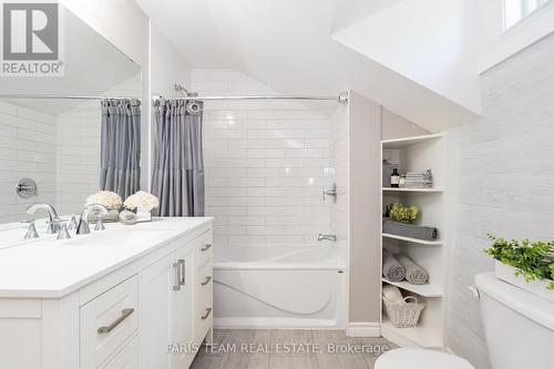 131 Rodney Street, Collingwood, ON - Indoor Photo Showing Bathroom