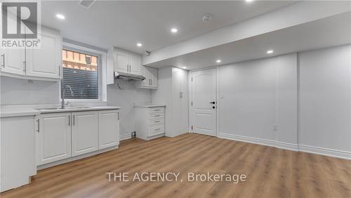 2 Turnbull Drive, Brantford, ON - Indoor Photo Showing Kitchen