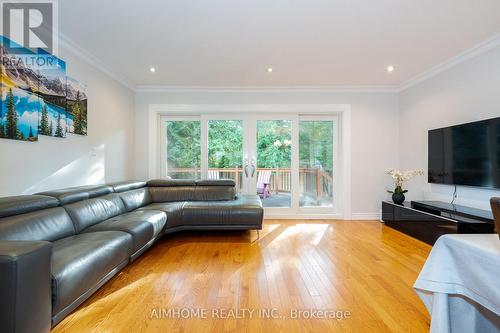 39 Addison Crescent, Toronto, ON - Indoor Photo Showing Living Room