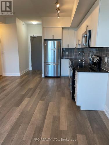 508 - 7167 Yonge Street, Markham, ON - Indoor Photo Showing Kitchen With Double Sink