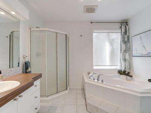 Bathroom - 10687 Rue De La Luge, Mirabel, QC - Indoor Photo Showing Bathroom