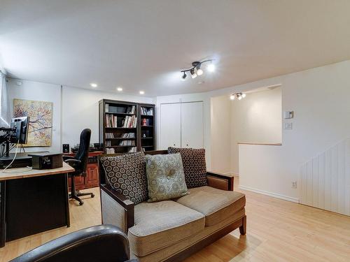 Family room - 10687 Rue De La Luge, Mirabel, QC - Indoor Photo Showing Living Room