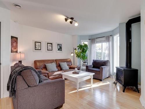 Living room - 10687 Rue De La Luge, Mirabel, QC - Indoor Photo Showing Living Room