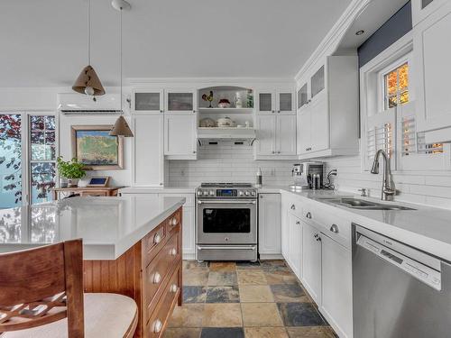 Kitchen - 395 Ch. De La Plage-St-Laurent, Saint-Augustin-De-Desmaures, QC - Indoor Photo Showing Kitchen With Double Sink