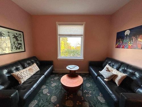 84 Jean Street, Thunder Bay, ON - Indoor Photo Showing Living Room