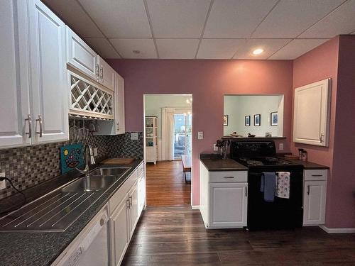 84 Jean Street, Thunder Bay, ON - Indoor Photo Showing Kitchen With Double Sink