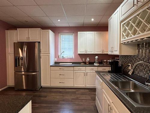 84 Jean Street, Thunder Bay, ON - Indoor Photo Showing Kitchen With Double Sink