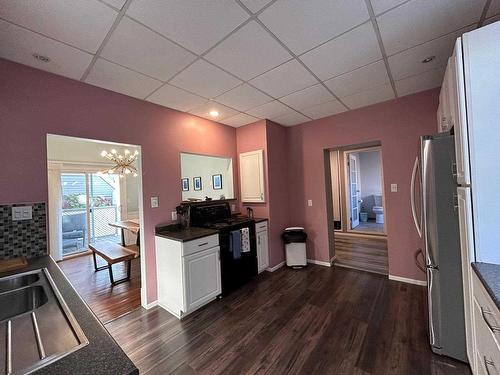 84 Jean Street, Thunder Bay, ON - Indoor Photo Showing Kitchen With Double Sink