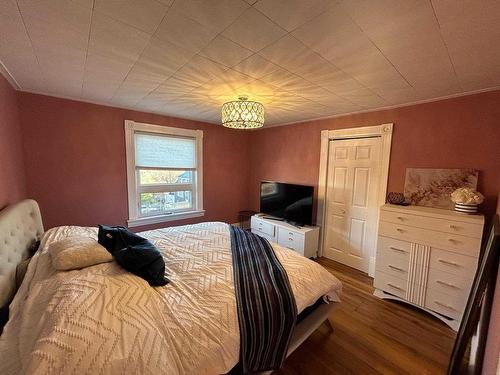 84 Jean Street, Thunder Bay, ON - Indoor Photo Showing Bedroom