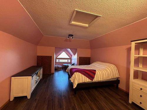 84 Jean Street, Thunder Bay, ON - Indoor Photo Showing Bedroom