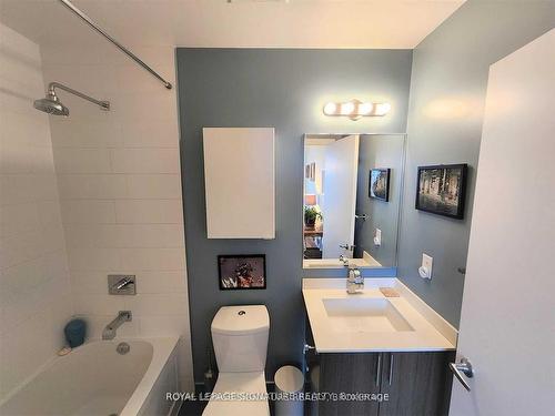 1409-225 Sackville St, Toronto, ON - Indoor Photo Showing Bathroom