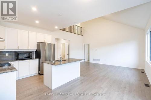 132 Ansley Road, Wasaga Beach, ON - Indoor Photo Showing Kitchen