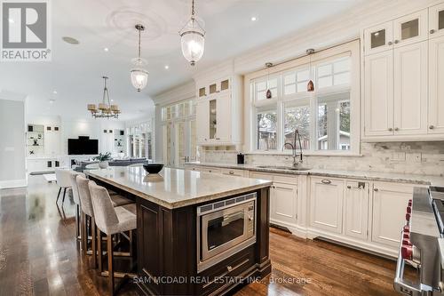 738 Balboa Drive, Mississauga, ON - Indoor Photo Showing Kitchen With Upgraded Kitchen